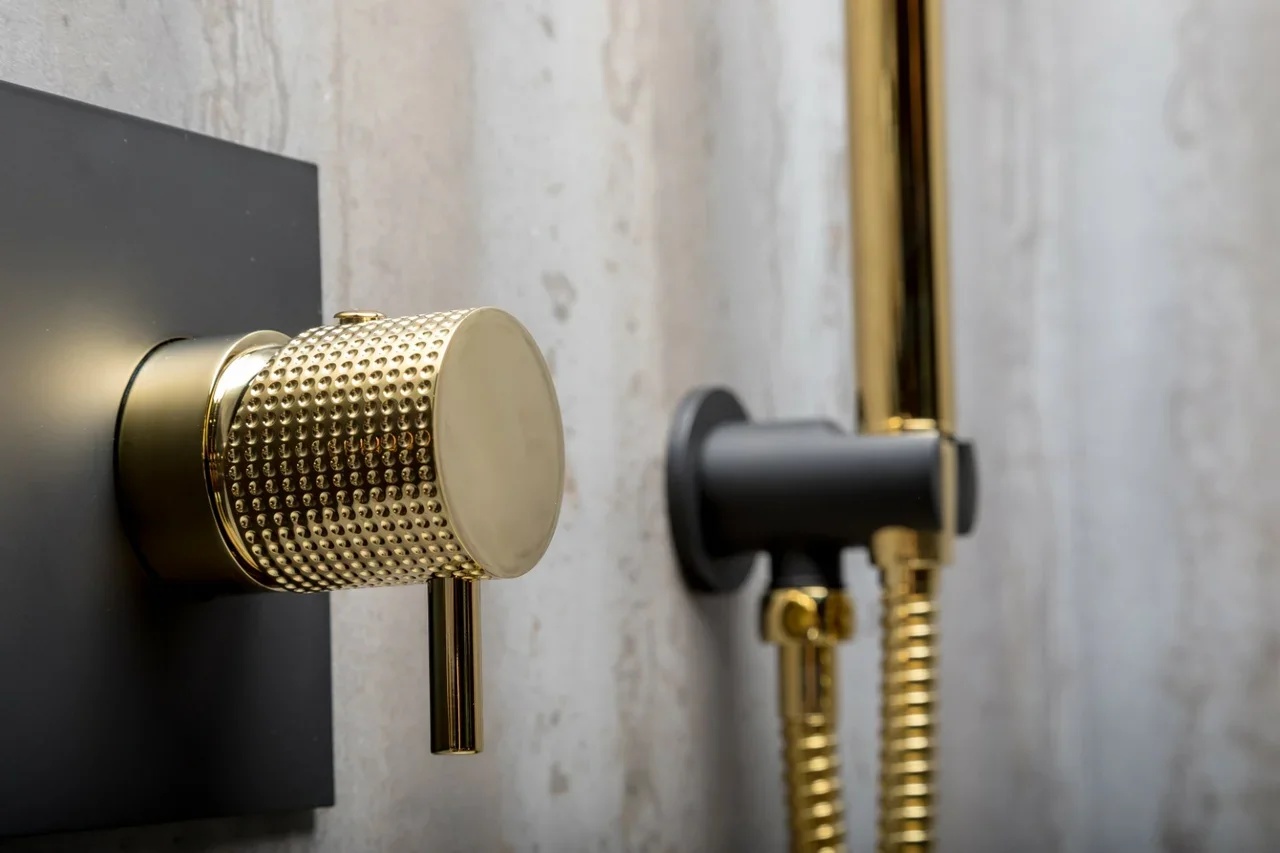 Душевая система скрытого монтажа Boheme FUSION, черный+золото. Смеситель+ручной душ+верхний душ - фото5